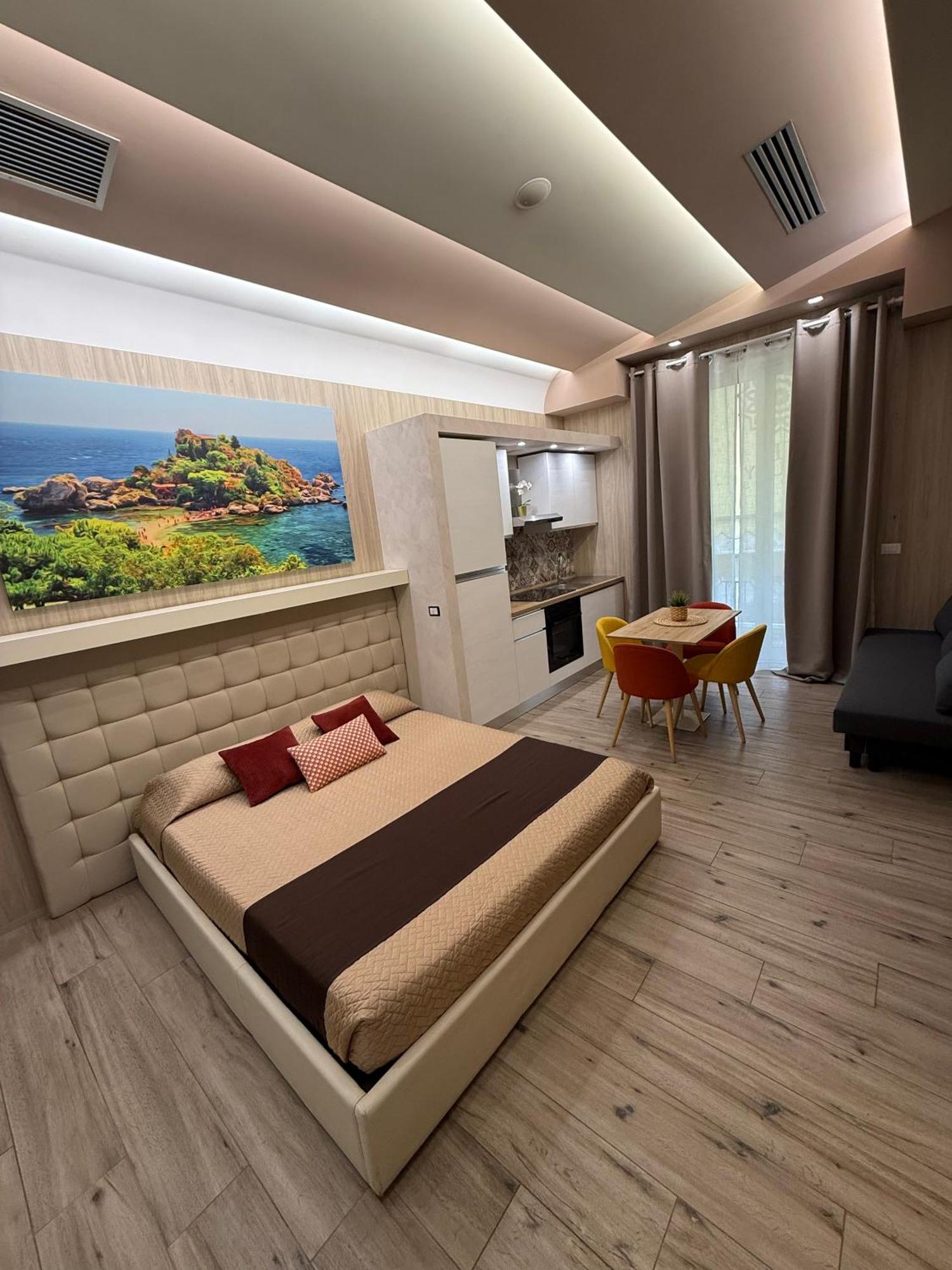 Th Luxury Rooms & Apartment จีอาร์ดีนี นักซอส ภายนอก รูปภาพ