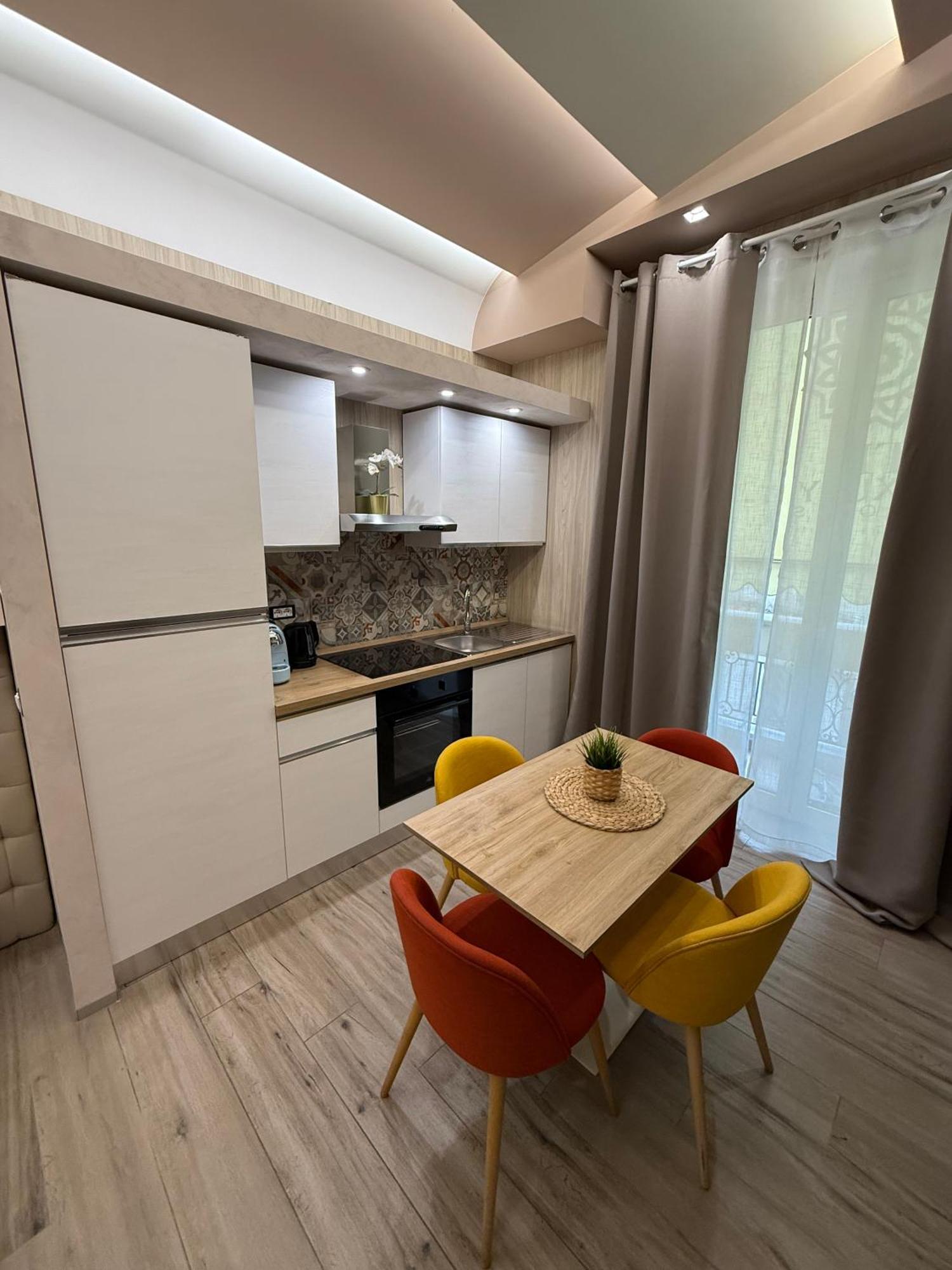 Th Luxury Rooms & Apartment จีอาร์ดีนี นักซอส ภายนอก รูปภาพ