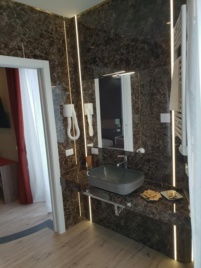 Th Luxury Rooms & Apartment จีอาร์ดีนี นักซอส ภายนอก รูปภาพ